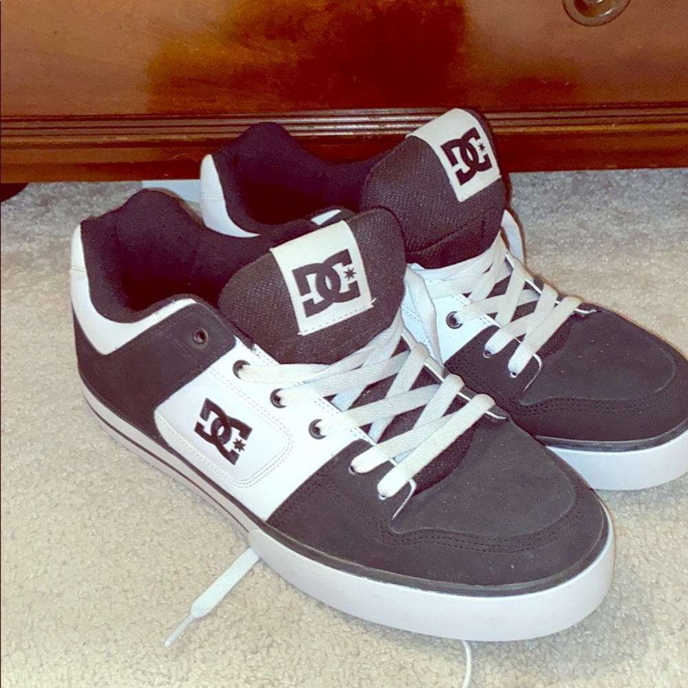 NEVER worn Men’s sneakers